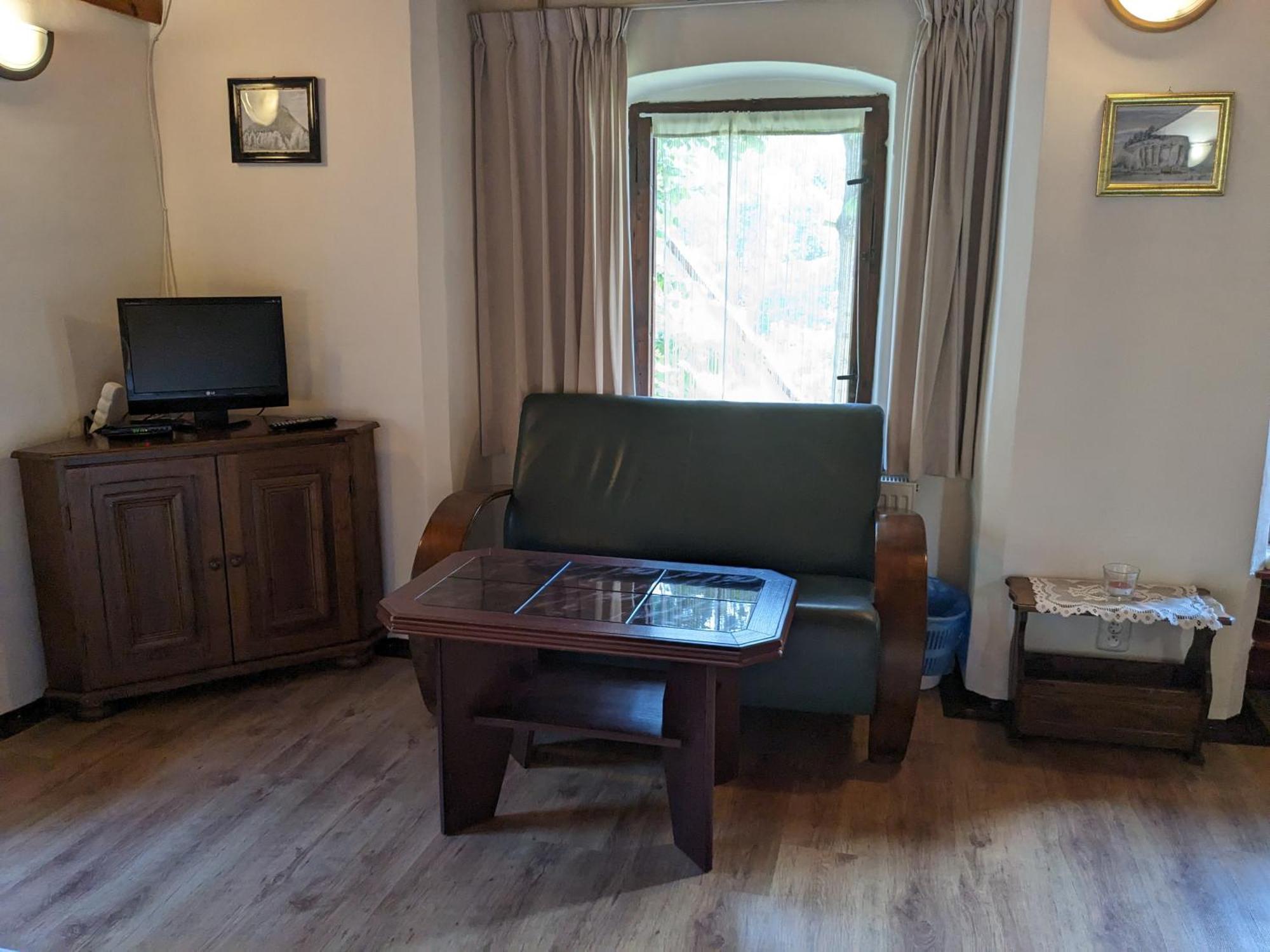 Bed And Breakfast Tvrz Velká Bukovina Εξωτερικό φωτογραφία