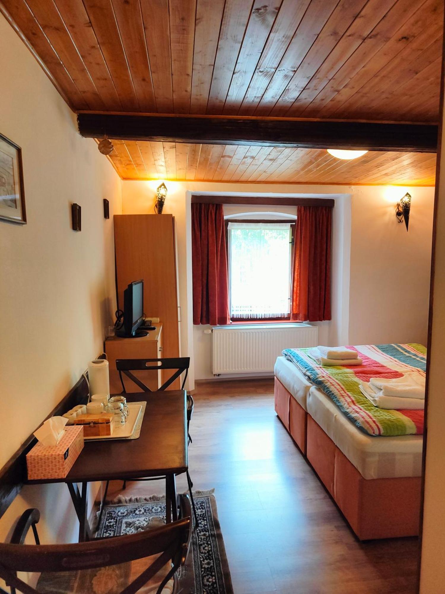 Bed And Breakfast Tvrz Velká Bukovina Εξωτερικό φωτογραφία